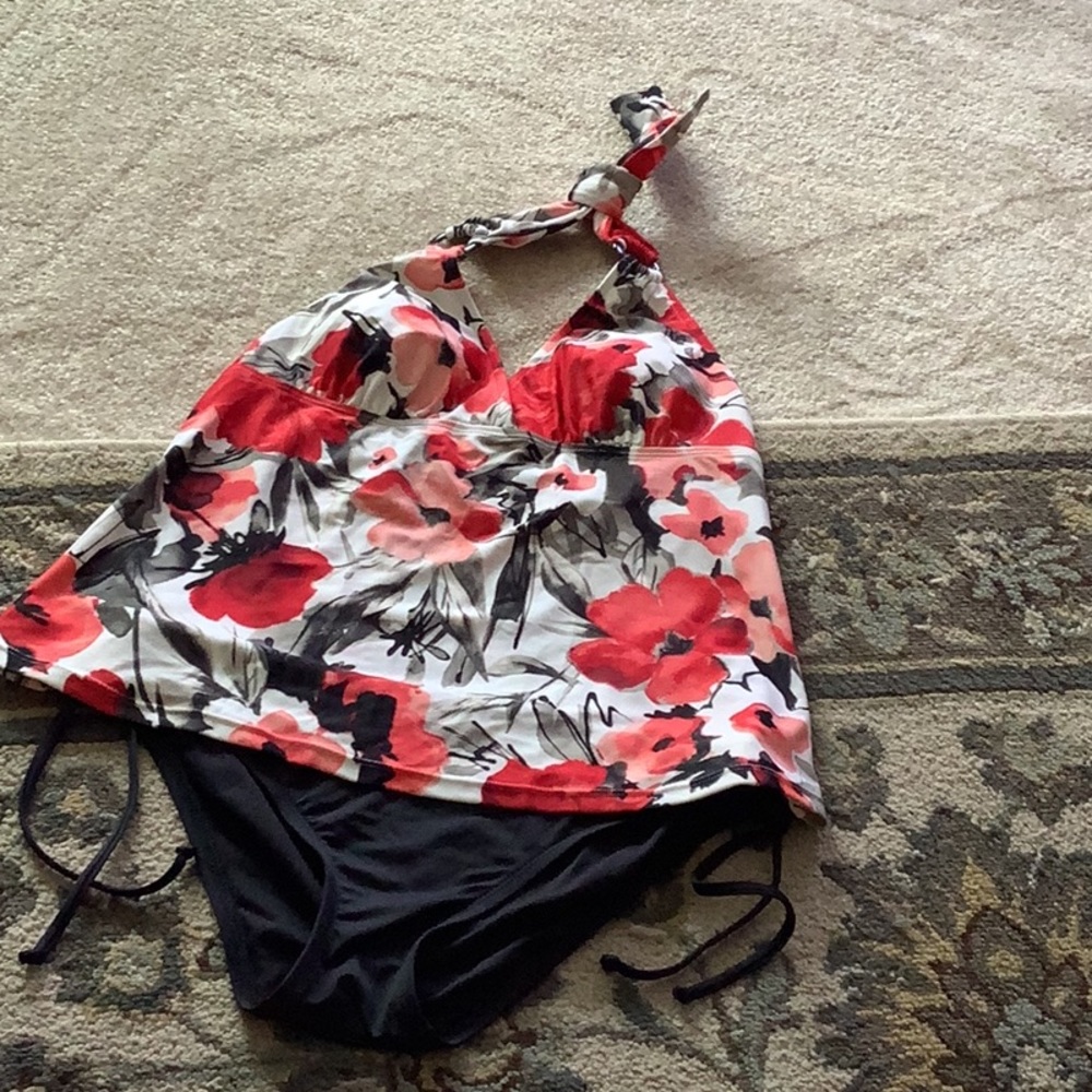 Jaclyn Smith tankini top 14 floral red white and black pair/w Mossimo bo…